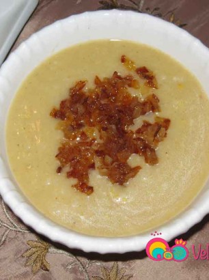 Pour the soup into a serving bowl and add some of the caramelized onions over the top.