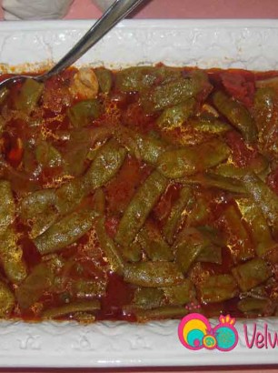 Serve Romano beans in tomato sauce with a side order of rice.