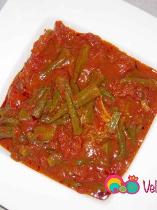 Okra in Garlic Tomato Sauce