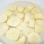 Cut potatoes into round pieces