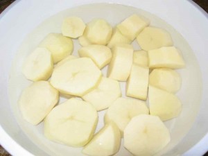 Cut potatoes into round pieces