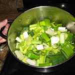Washed and cleaned, the leeks are added to the pan along with the cooking oil.