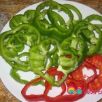 Prepare the bell peppers. Do the same with the tomatoes. Set them aside.
