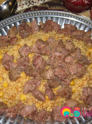 Place the bulgur pilaf and arrange the beef chunks over the top.