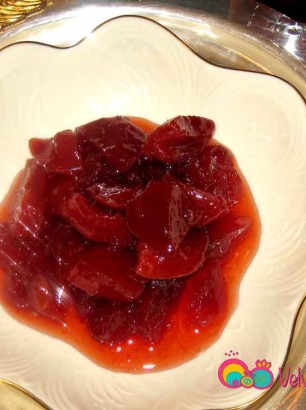 Quince jam. Serve it with toast, along with your favorite cheese.