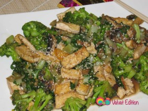 Empty onto a serving platter, sprinkle with toasted sesame seeds and serve immediately.