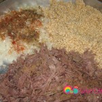 Add the meat to the yarma and the onions.