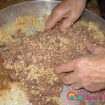 Slowly add the onions to the yarma and meat.